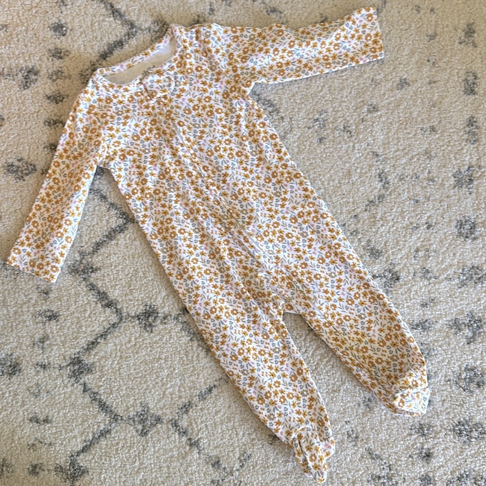 NWOT Footie Outfit 🤍